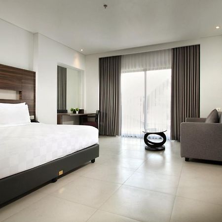Helios Hotel & Convention Watampone Екстериор снимка
