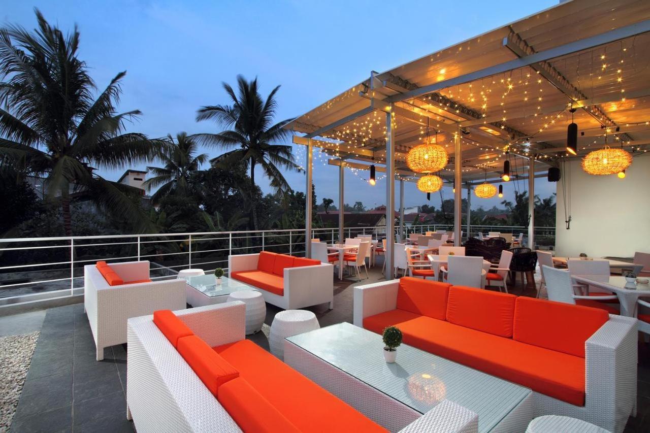 Helios Hotel & Convention Watampone Екстериор снимка