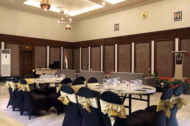 Helios Hotel & Convention Watampone Екстериор снимка