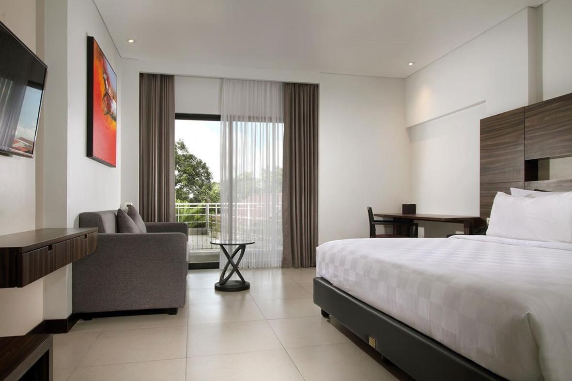 Helios Hotel & Convention Watampone Екстериор снимка
