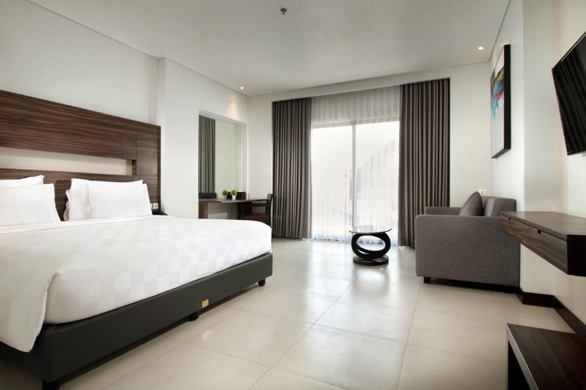 Helios Hotel & Convention Watampone Екстериор снимка
