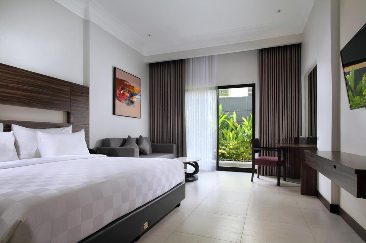 Helios Hotel & Convention Watampone Екстериор снимка